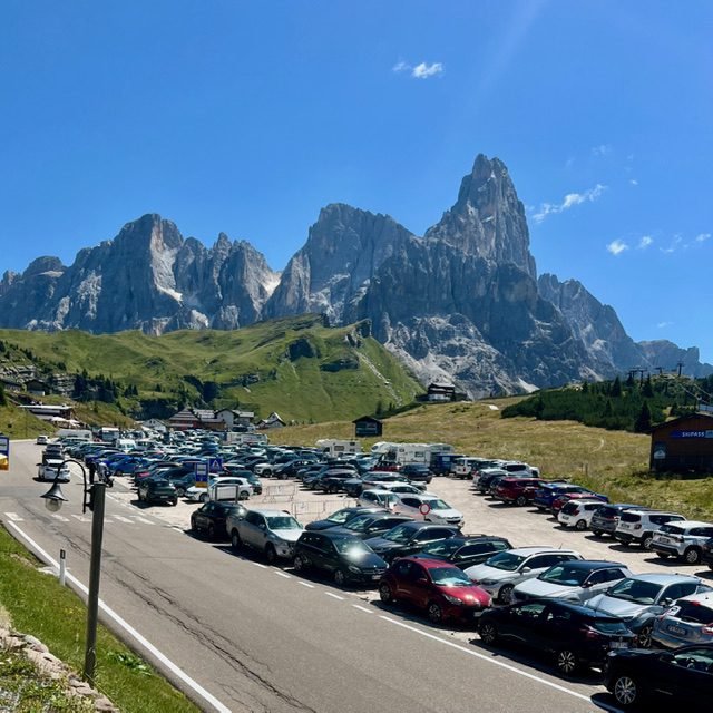 Parcheggio gratuito a Passo Rolle per la Baita Segantini