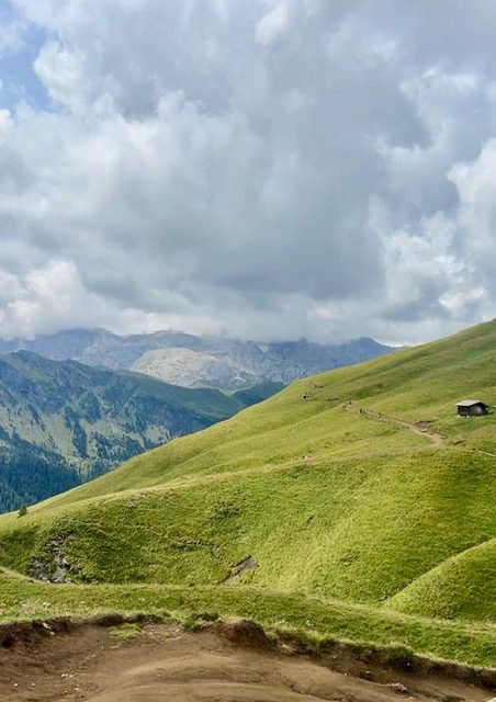Trekking sull'Alpe di Siusi verso il Rifugio Sandro Pertini