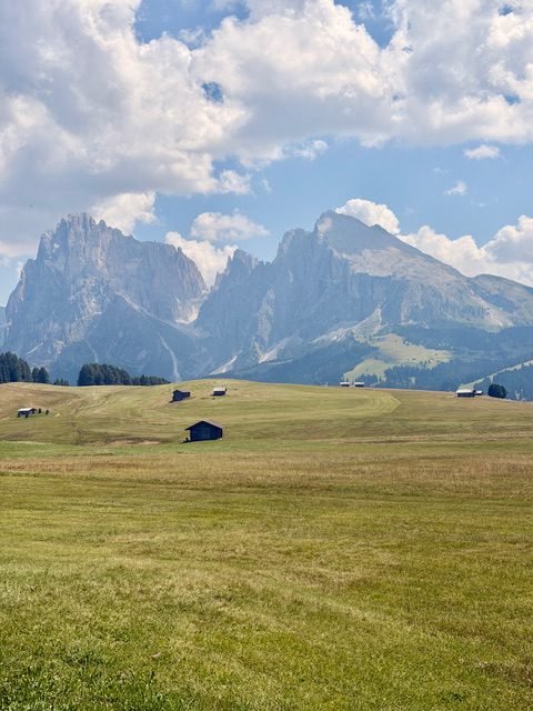 Alpe di Siusi 2026 con vista sul Sassolungo