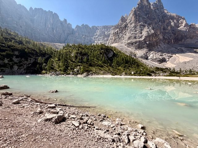 Lago di Sorapis con le sue caratteristiche acque turchesi